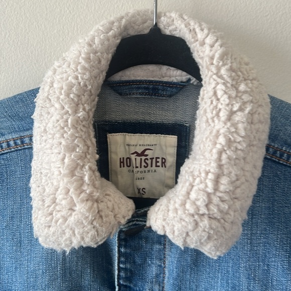 Hollister Denim Trucker Jacket Women XS Sherpa Collar Blue Wash Light Distress - Picture 2 of 12